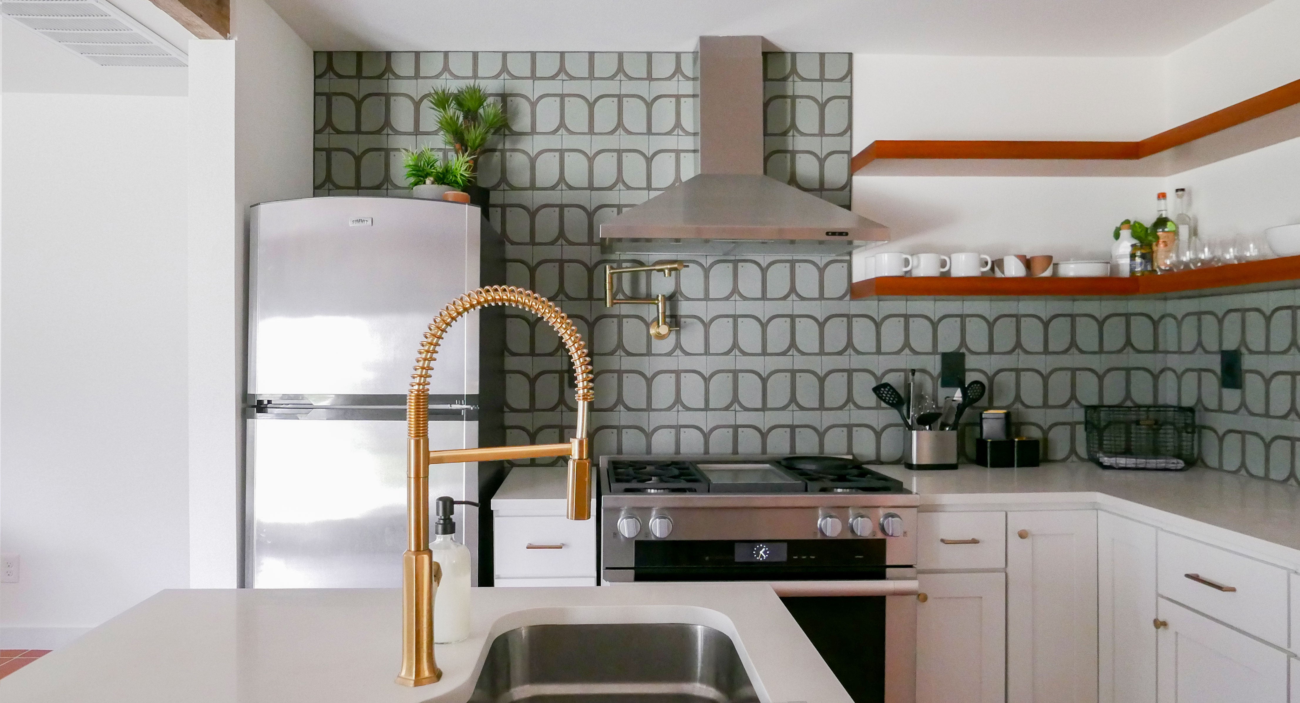 Unwind in Style and Comfort at Clay Casa: Your Lockhart Escape