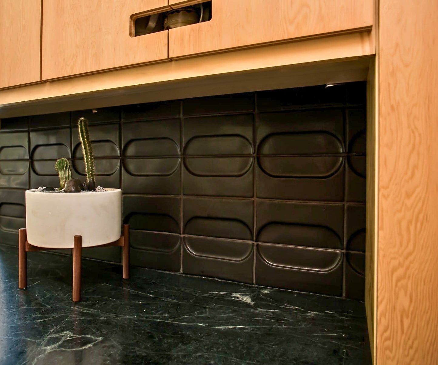 Oval Black Suede 4x8