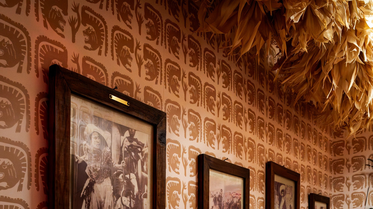 Brown wallpaper with a striking gold geometric pattern, enhancing a sophisticated mid-century interior with elegant decor.