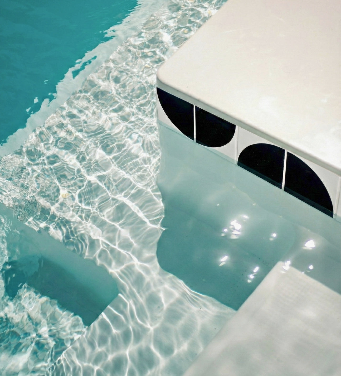 Deep Black Quarter Circle Pool Waterline