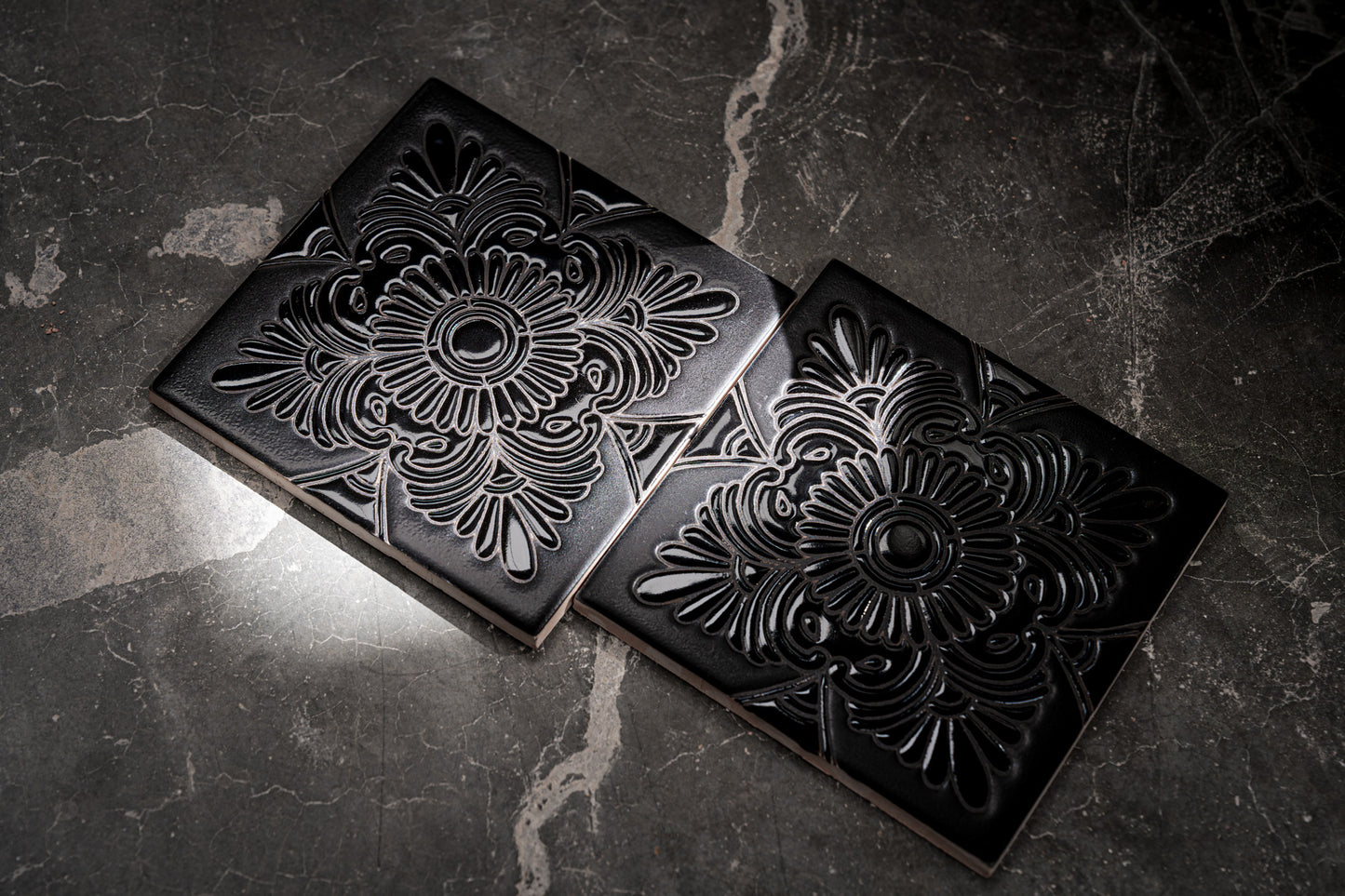 Relief Crisantemo Black 6x6