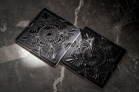 Relief Crisantemo Black 6x6