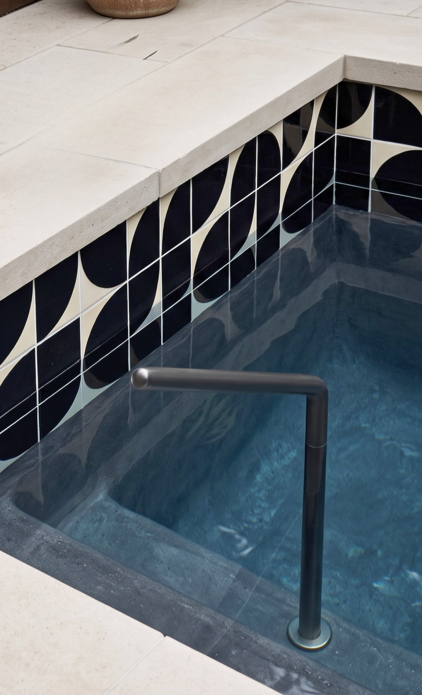 Deep Black Quarter Circle Pool Waterline