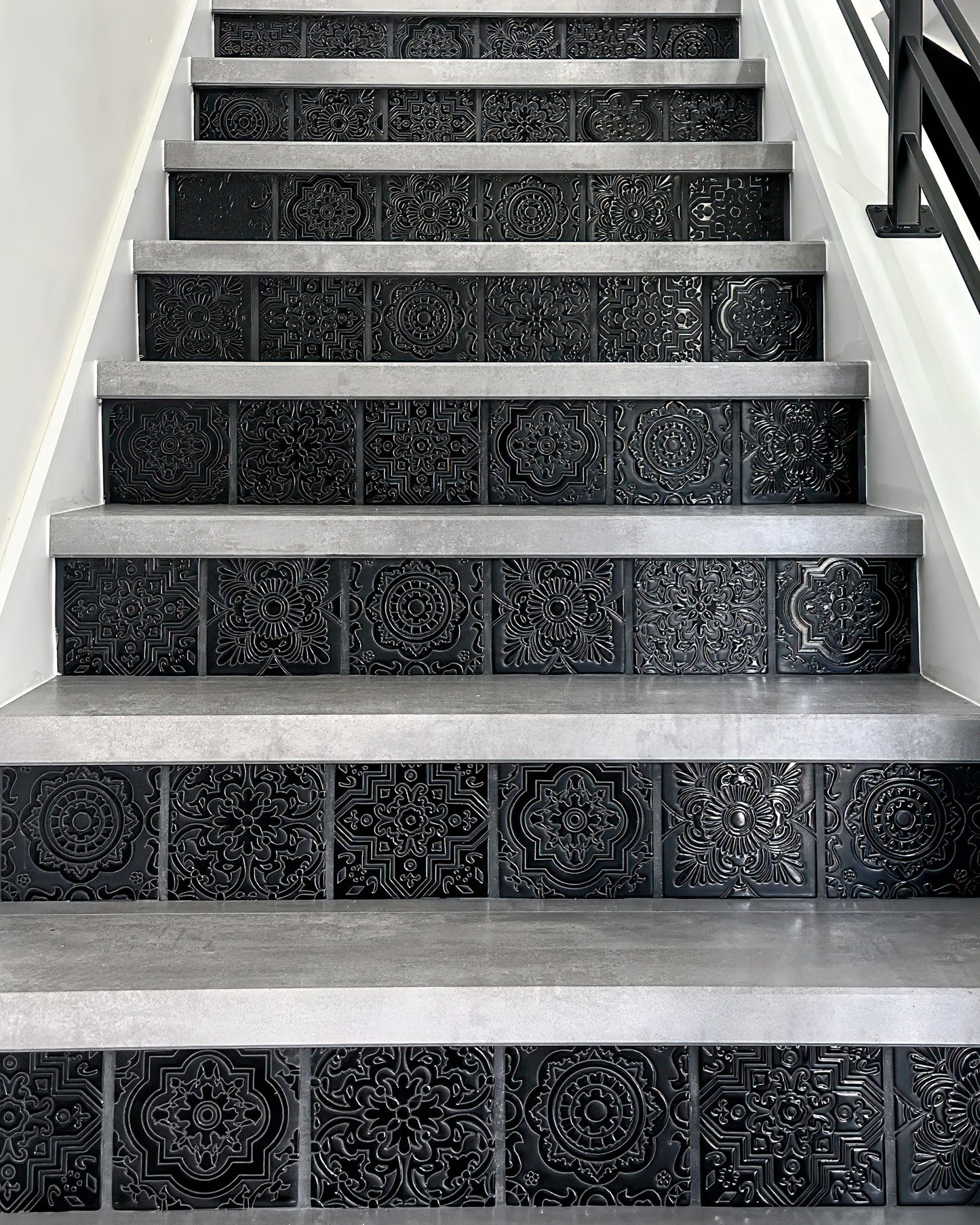 Relief Crisantemo Black 6x6