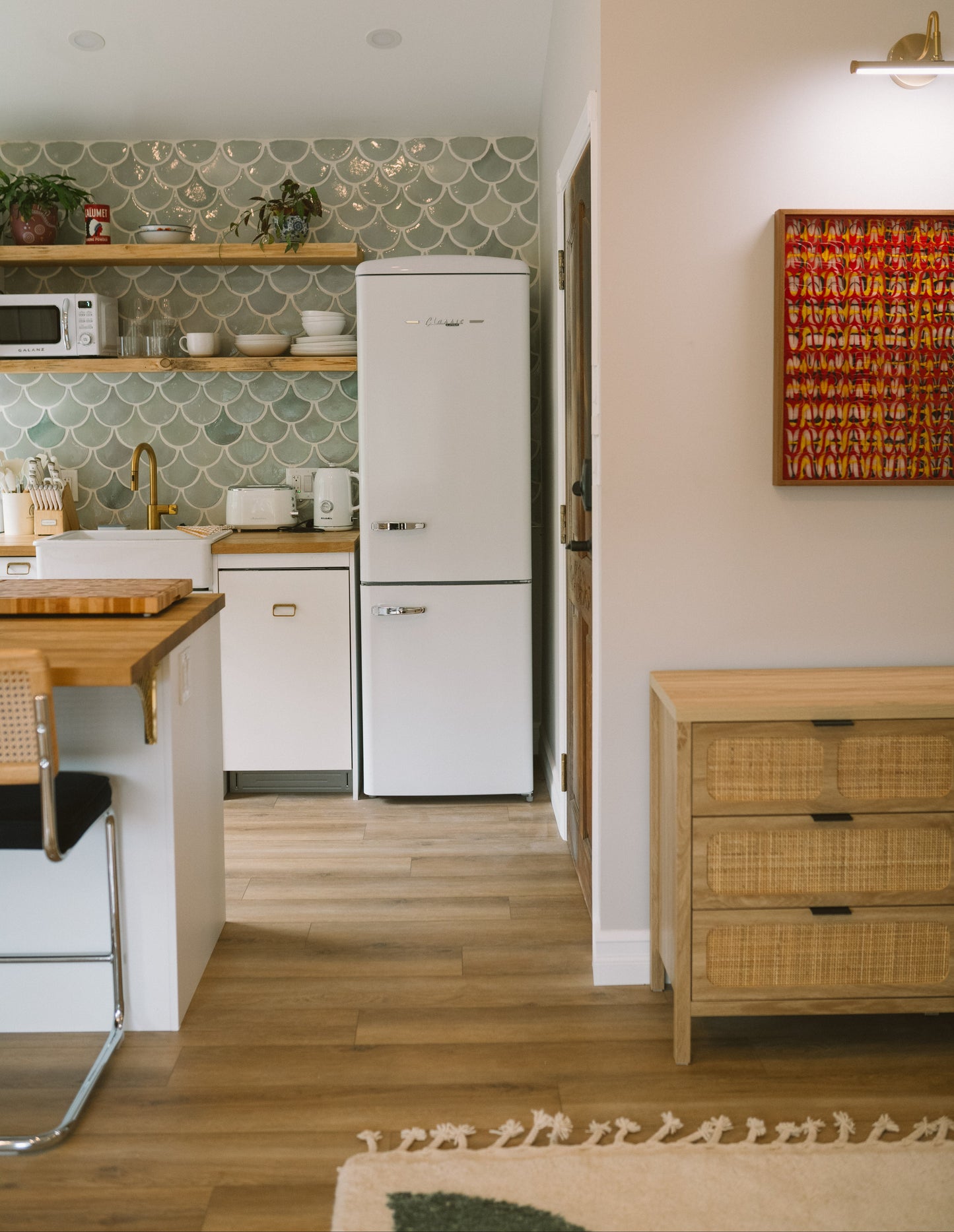 The Aunte White Otter Design | Photo Zoya Lynch