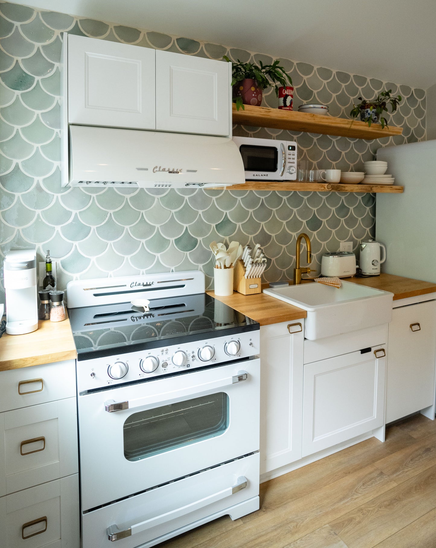 The Aunte White Otter Design | Photo Zoya Lynch