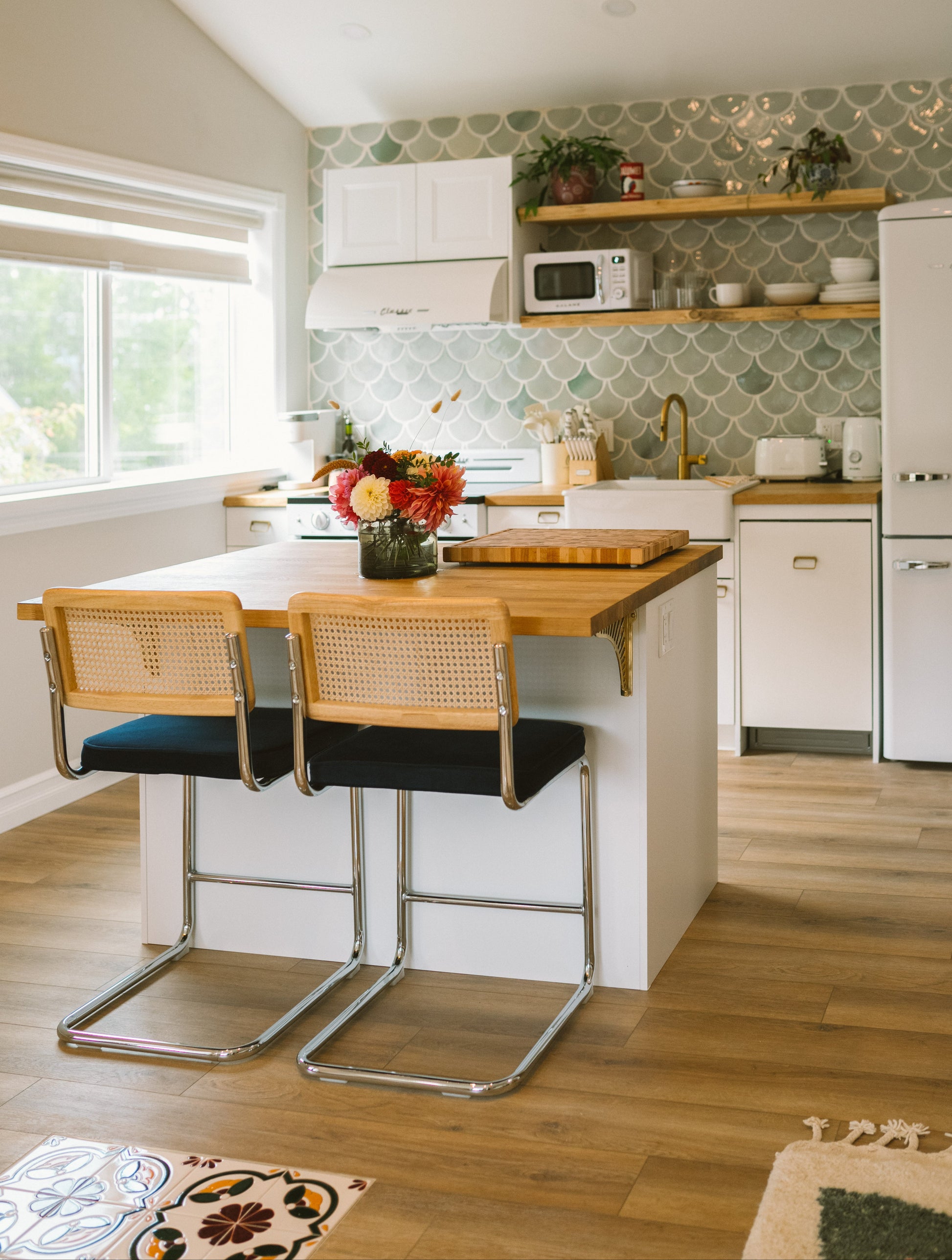 The Aunte White Otter Design | Photo Zoya Lynch